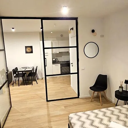 Lux Black Semesterbostad *